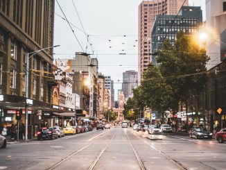 Asia markets set for lower open as banking and trade fears take hold