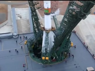 Before a Soyuz launch Thursday someone forgot to secure a 20-ton service platform